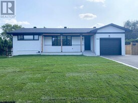 664 Hiawatha Blvd in Hamilton, ON - Building Photo