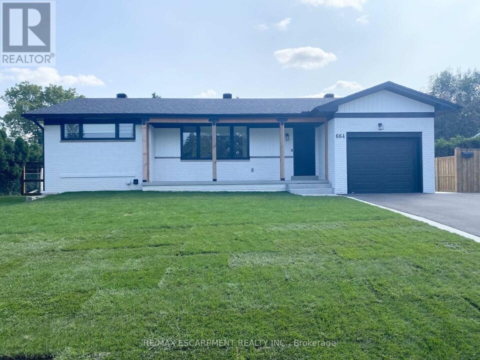 664 Hiawatha Blvd in Hamilton, ON - Building Photo