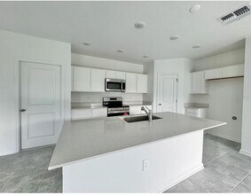 264 Hayley St in Winter Haven, FL - Building Photo - Building Photo