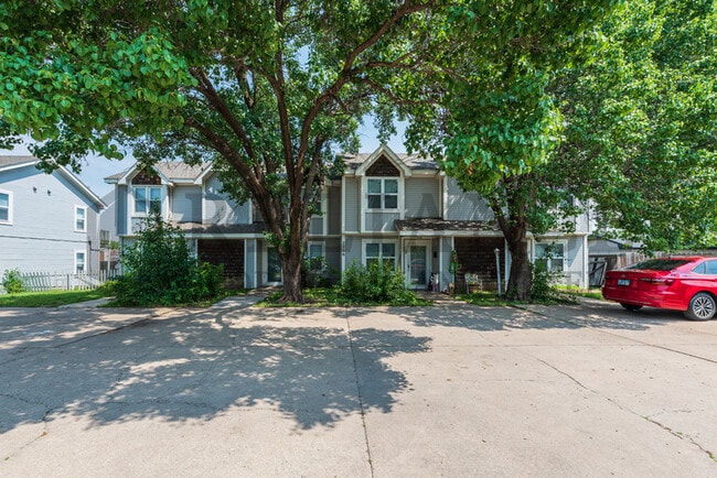 property at 7206-4 W Douglas Ave