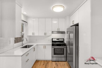 6725 E Burnside St in Portland, OR - Foto de edificio - Building Photo