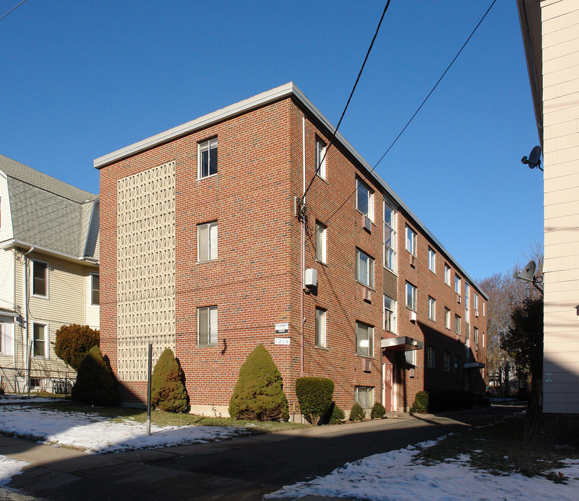 132-134 Adelaide St in Hartford, CT - Building Photo