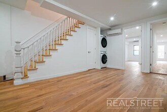 203 Van Buren St in Brooklyn, NY - Building Photo - Building Photo