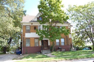 1039 9th St Apartments