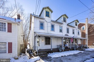 56 Pennsylvania Ave in Phoenixville, PA - Foto de edificio - Building Photo