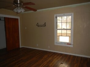 813 E Warren Ave in Kingsville, TX - Foto de edificio - Building Photo