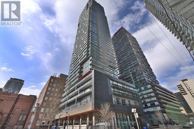 39 Roehampton Ave in Toronto, ON - Building Photo - Building Photo