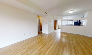 140 North Beacon St, Unit B4 in Boston, MA - Foto de edificio - Building Photo