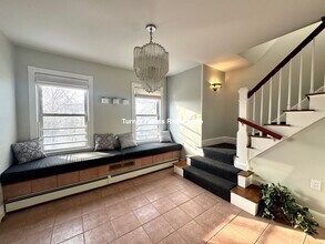 63 Upland Rd, Unit 2 in Winthrop, MA - Foto de edificio - Building Photo