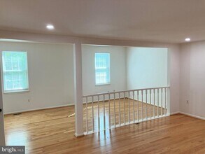 10195 Valentino Dr in Oakton, VA - Building Photo - Building Photo