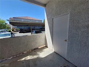 7413 W Russell Rd in Las Vegas, NV - Building Photo - Building Photo