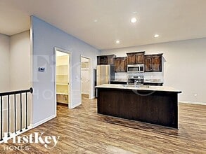 10913 Highview Rd in Peculiar, MO - Building Photo - Building Photo