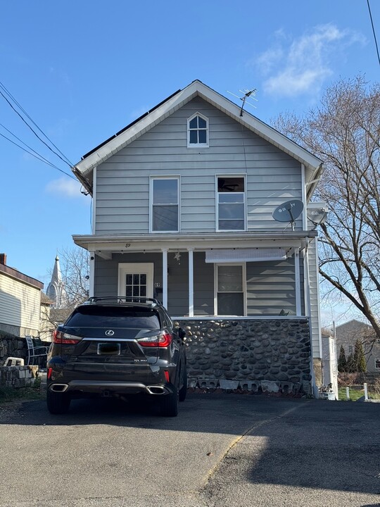 89 Division St in Ansonia, CT - Building Photo