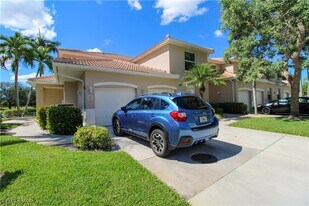 354 Dover Pl in Naples, FL - Building Photo