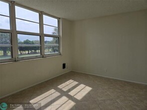 3510 Oaks Way in Pompano Beach, FL - Building Photo - Building Photo