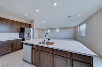 5668 Hill Spire St in Las Vegas, NV - Building Photo - Building Photo