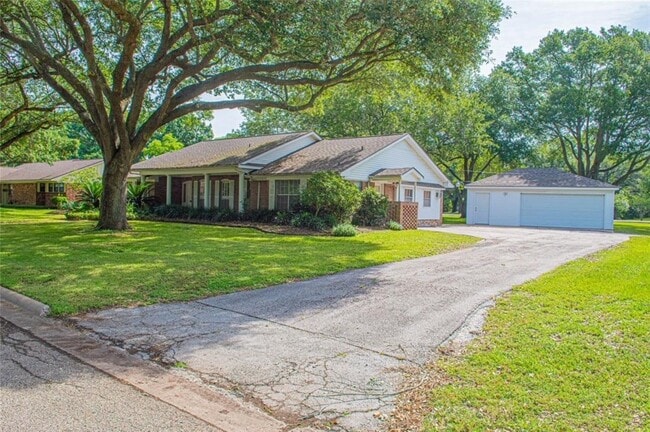 property at 2615 Cypress Ln