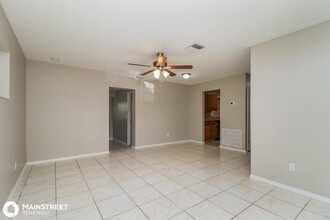 413 David St-Unit -17602 N Cave Creek Rd in Winter Springs, FL - Building Photo - Building Photo