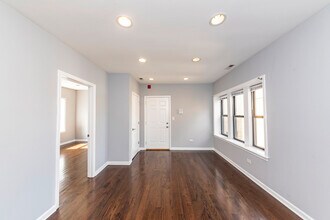 1010 S 1st Ave in Maywood, IL - Building Photo - Building Photo