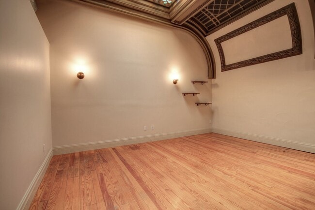 10 E Main St in Champaign, IL - Building Photo - Building Photo