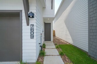 7609 Victory Reserve St in Houston, TX - Building Photo - Building Photo