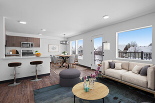 356 - Canal Vista in Redmond, OR - Building Photo