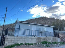 216 Hutchison St in Barstow, CA - Building Photo