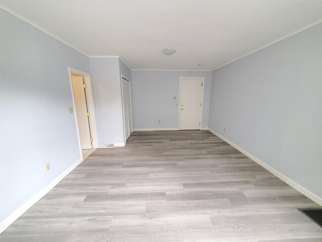 145 Highland Ave, Unit 1 Middle in Somerville, MA - Building Photo - Building Photo