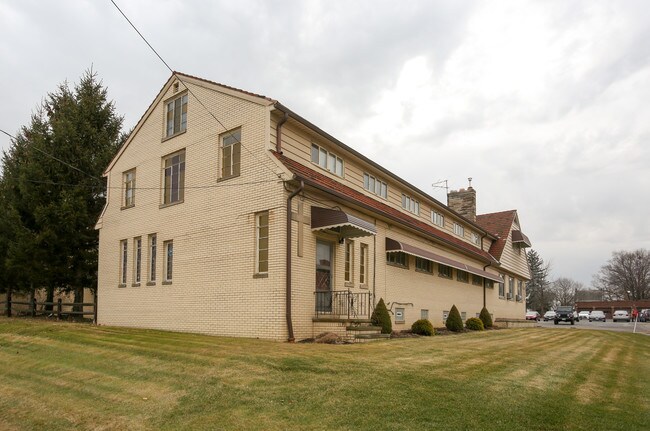 3425 Snow Rd in Parma, OH - Building Photo - Building Photo