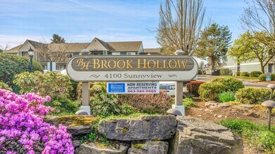 BROOK HOLLOW APARTMENTS in Salem, OR - Building Photo - Building Photo