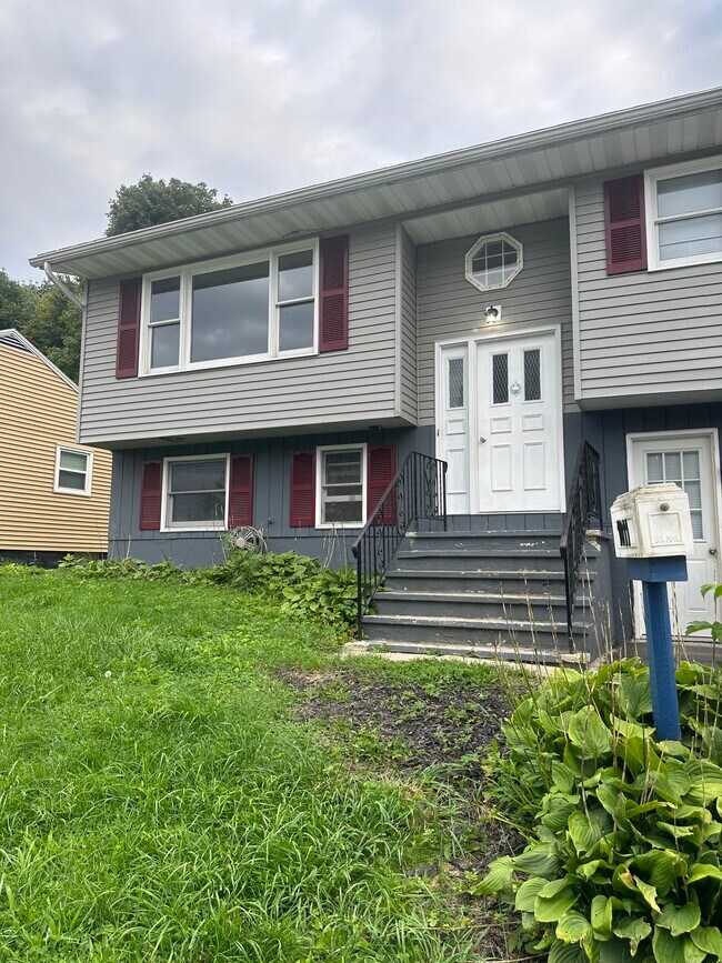 1011 Hudson St in Syracuse, NY - Building Photo - Building Photo