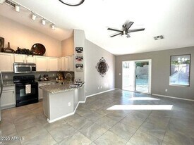 15247 W Elm Cir in Surprise, AZ - Building Photo