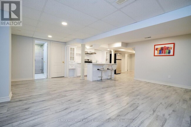 75 Bonny Meadows Dr in Aurora, ON - Building Photo - Building Photo