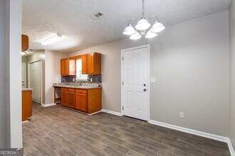 8043 Trinity Park Dr in Riverdale, GA - Building Photo - Building Photo