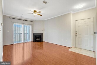 5130 Brittney Elyse Cir, Unit I in Centreville, VA - Foto de edificio - Building Photo