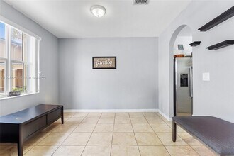 230 SE 29th Ave in Homestead, FL - Foto de edificio - Building Photo