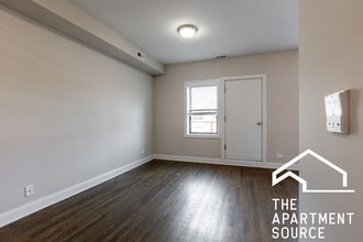 3405 W Fullerton Ave, Unit 3D in Chicago, IL - Foto de edificio - Building Photo