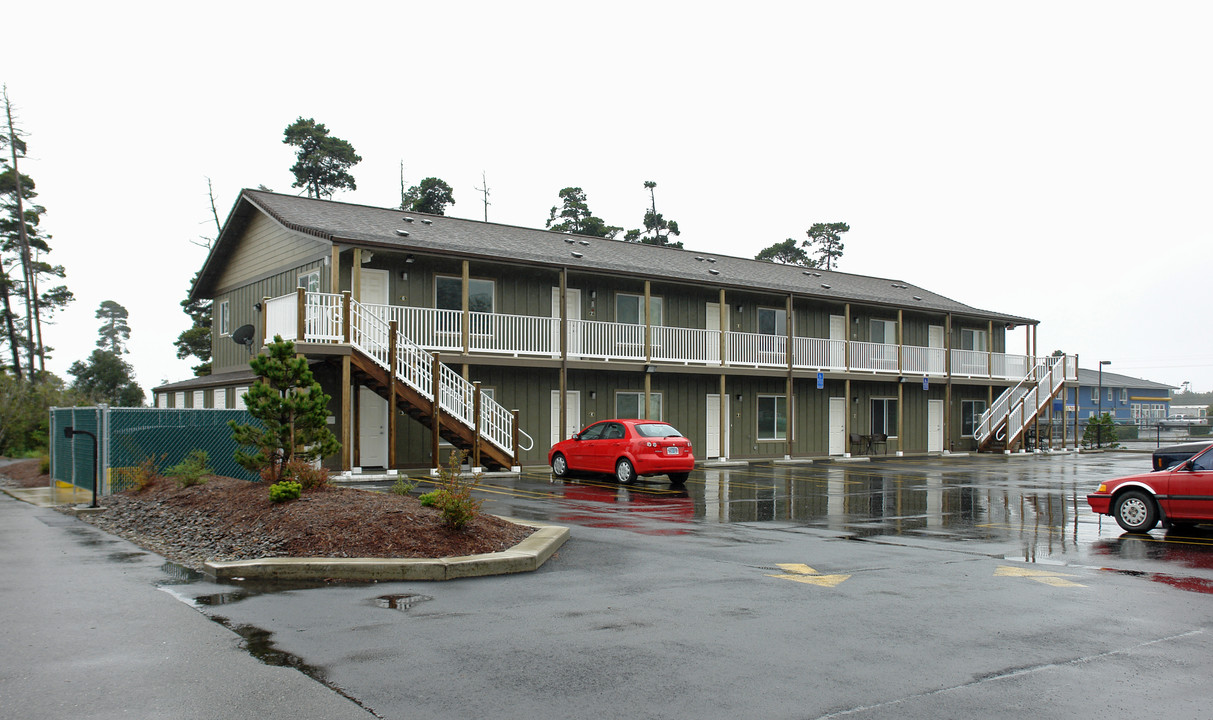 Northwood Apartments in Florence, OR - Building Photo