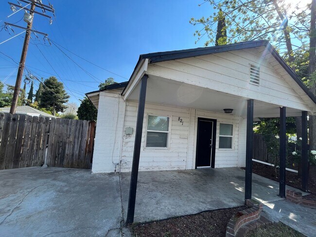 property at 821 W Houston Ave