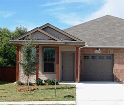 393 Orbit Dr in Lavon, TX - Building Photo