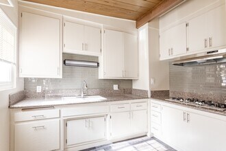 516 N Westmoreland Ave in Los Angeles, CA - Building Photo - Building Photo