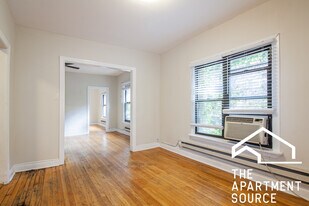 732 W Roscoe St, Unit 1S in Chicago, IL - Building Photo