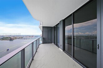 700 NE 24th St, Unit 3403 in Miami, FL - Foto de edificio - Building Photo