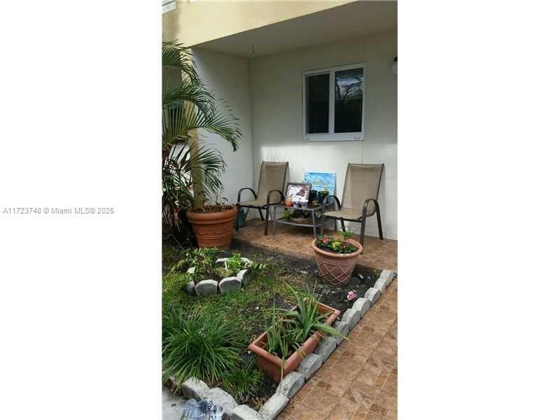 2801 N 34th Ave in Hollywood, FL - Building Photo