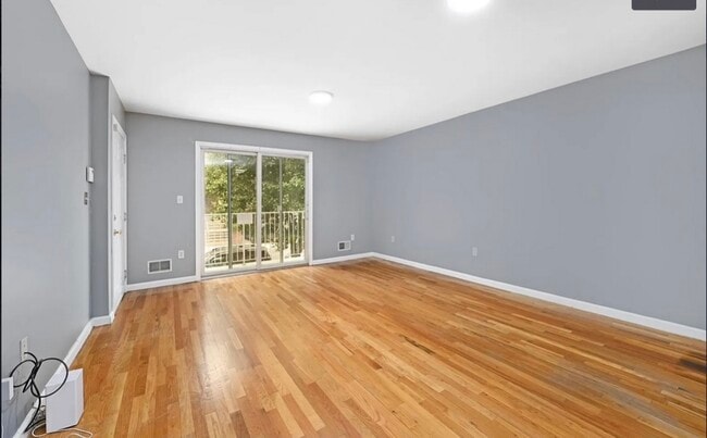 216 Angelique St, Unit Floor 1 in Weehawken, NJ - Foto de edificio - Building Photo