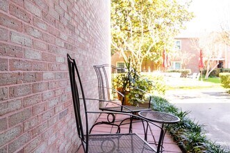 2711 Briarhurst Dr in Houston, TX - Building Photo - Building Photo