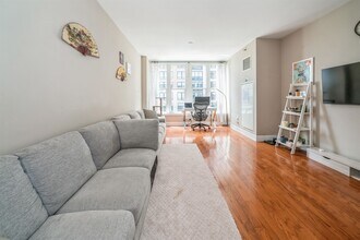 1125 Maxwell Ln in Hoboken, NJ - Building Photo - Building Photo