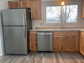 W557 Mary Ln in Brodhead, WI - Foto de edificio - Building Photo