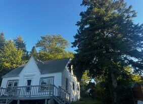 47 E Gilson Ave in White River Junction, VT - Building Photo