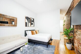 240 E 26th St in New York, NY - Foto de edificio - Building Photo